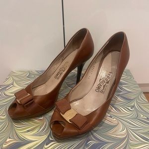 Ferragamo pump - size 8 - gently worn recently resoled